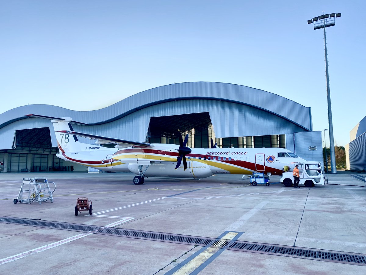 SecCivileFrance's tweet image. 🛬🤩 Le nouveau #Dash est arrivé ! 
Baptisé Milan 78, il vient renforcer la flotte de la Sécurité civile, qui compte désormais 6 Dash. 
👉 D'ici 2023, 2 appareils supplémentaires seront livrés pour participer notamment au dispositif de lutte aérienne contre les #FeuxDeForêt.