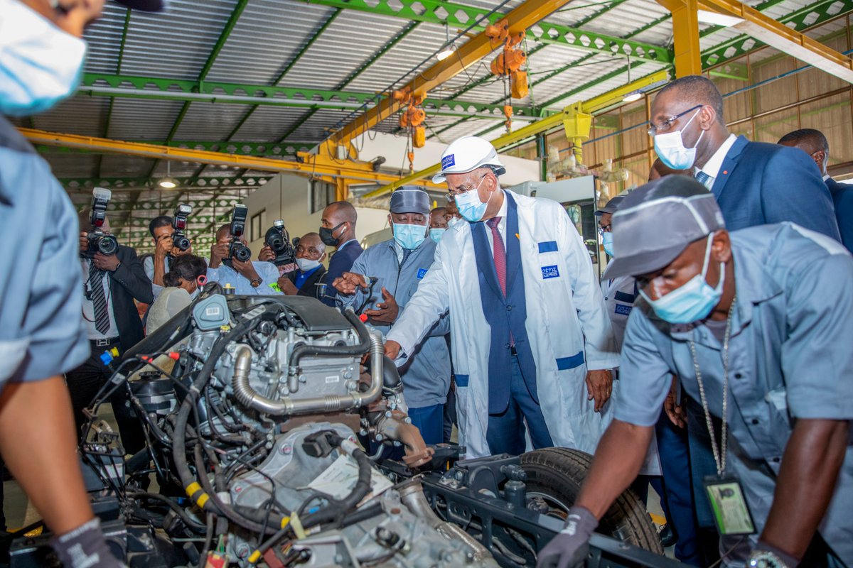 ACHIPatrick4's tweet photo. Avec l’usine de véhicules Iveco Daily Ivoire portée par la Sotra, c’est l’industrie, la construction automobile &amp; le Made in Côte d’Ivoire que nous avons célébrés !
C’est la Côte d’Ivoire Nouvelle d’@AOuattara_PRCI qui produit + pour + d’emplois &amp; + de revenus !
#OnAvance 🏭🚌🇨🇮 https://t.co/T7j8lD6Uuw