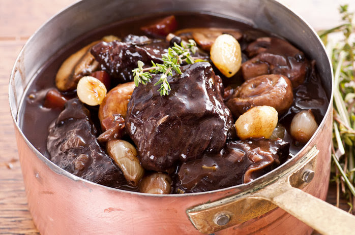 Julia Child's widely loved #BeefBourguignon recipe celebrates the French cooking method of braising meat to create fall apart chunks of beef slowly simmered in a rich & flavorful red wine broth studded w/pearl onions, lardons of bacon & mushrooms 

ow.ly/ngC250Hr3K8