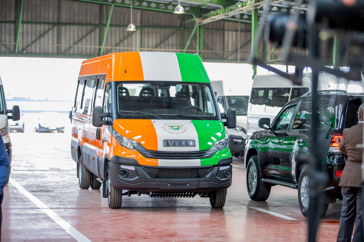 Avec l’usine de véhicules Iveco Daily Ivoire portée par la Sotra, c’est l’industrie, la construction automobile &amp; le Made in Côte d’Ivoire que nous avons célébrés !
C’est la Côte d’Ivoire Nouvelle d’<a href="/AOuattara_PRCI/">Alassane Ouattara</a> qui produit + pour + d’emplois &amp; + de revenus !
#OnAvance 🏭🚌🇨🇮