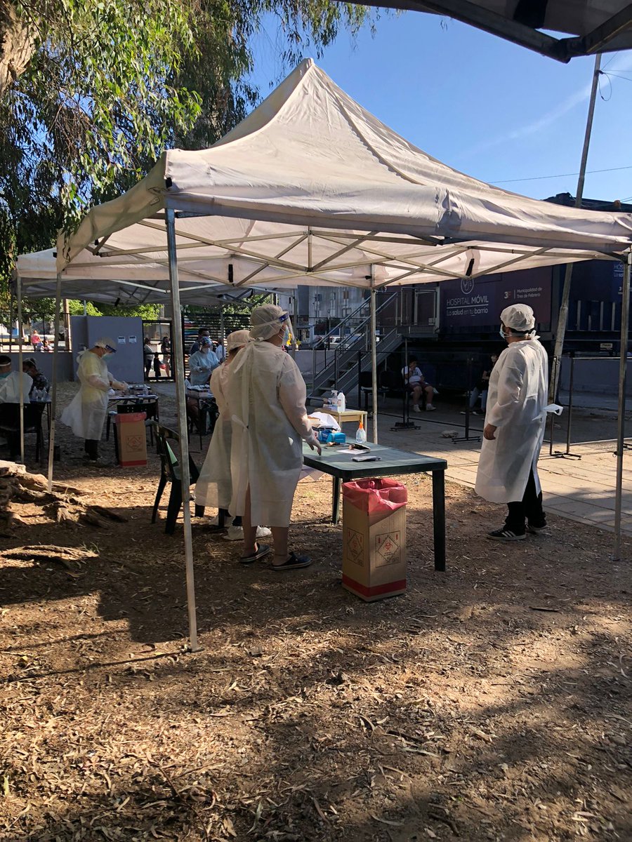 toniolo_marcela's tweet image. Durante la jornada de hoy el #Cap11 recibió a vecinos del Barrio #EjercitoDeLosAndes y de localidades cercanas .
Se realiza testeo y orientación y acompañamiento. 
✅ No dejen de usar barbijo .
✅Respetar distancias
✅Hogienizarse las manos.
Nos debemos cuidar entre todos .💪