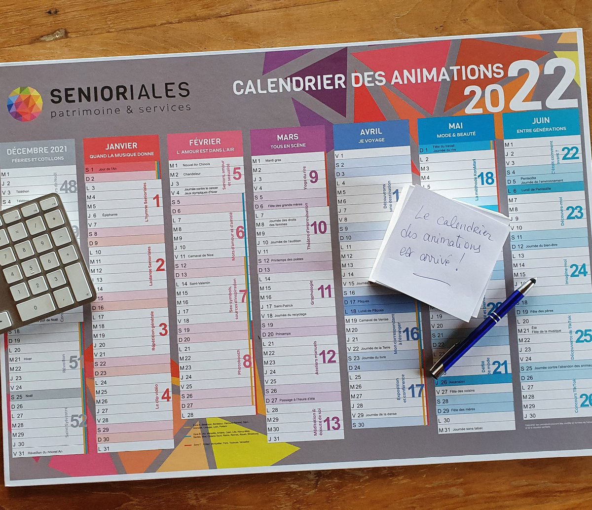 La semaine dernière, nous avons eu la joie de déballer la 2ème édition du #calendrier des #animations. Une création 100% <a href="/senioriales/">Senioriales</a>, renouvelée tous les ans ! Un fantastique outil en résidence, pour une trame d'animations diversifiées et #conviviales !