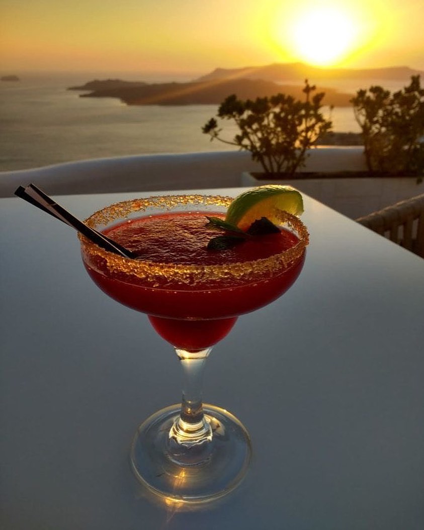 It's about time to kick back and enjoy a cocktail! What's your drink of choice when you #visitjamaica?

📸: <a href="/kase/">kasebayashi</a>.leee via Instagram 
📍 Negril

#OneCaribbean #CaribbeanDreaming  #Jamaica  #Cocktails #Vacation