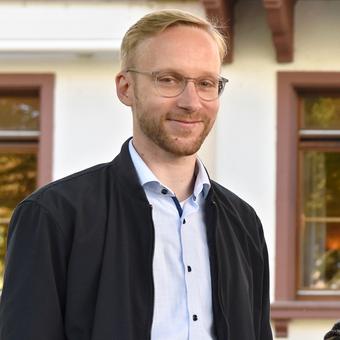 Zum #Feierabend reinhören: Hotelier Johannes Späth aus der #GreenCity #Freiburg erzählt im #Podcast, wie er das ganzheitliche Umweltkonzept in seinem Hotel lebt und vorantreibt, zu dem seine Eltern bereits in den 80ern den Grundstein legten. 🌳🎧 unter bestwestern.de/podcast.html