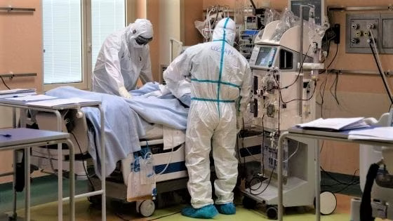 viaggrego's tweet photo. L’#emergenza #Covid è sempre più #finta! Così #alterano i #numeri delle #Ospedalizzazioni: “chi ha #DueDosi è #Classificato come un #NON #Vaccinato” https://t.co/o4TqRXfQU9 https://t.co/BTUm2ycFED