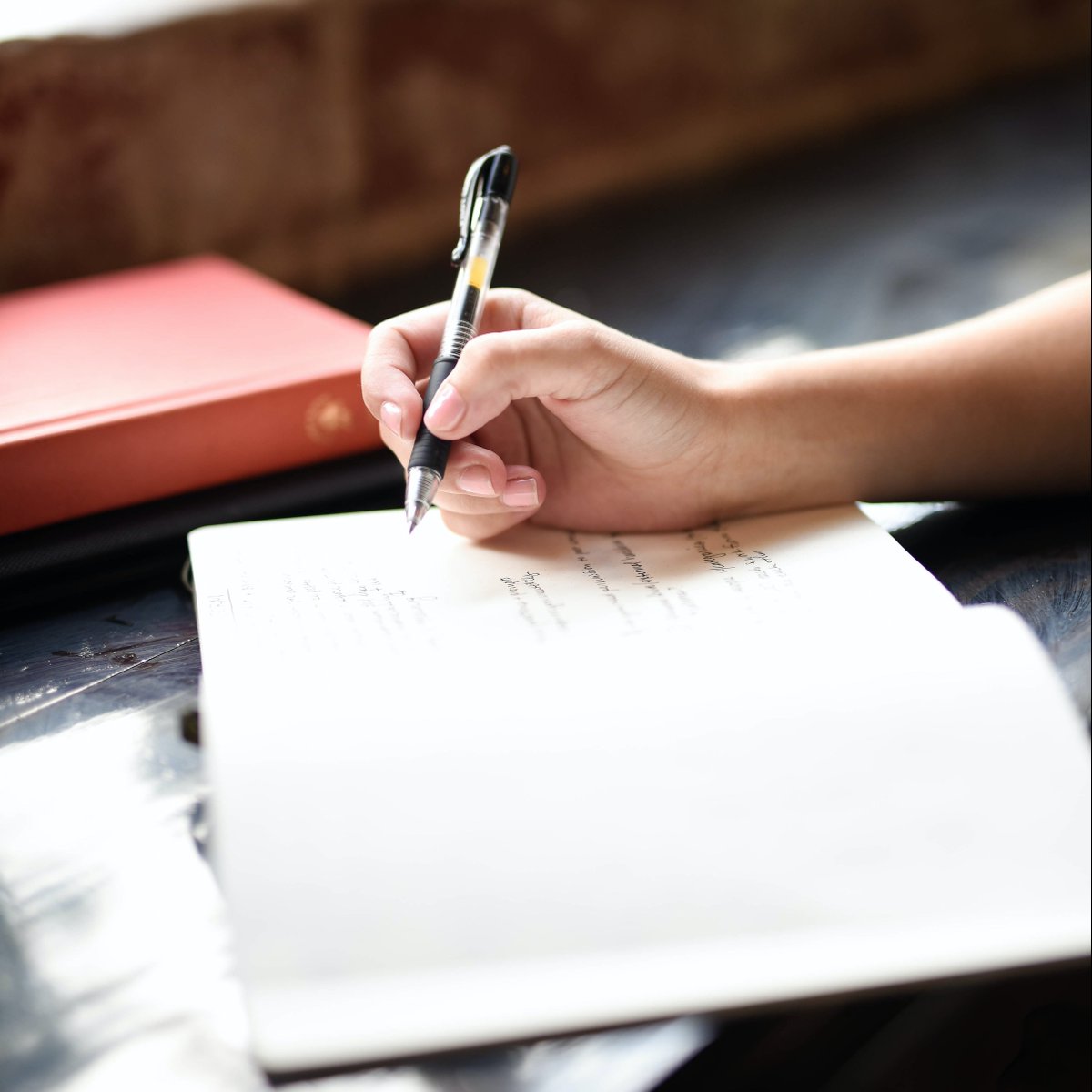 Étendre ses vêtements plutôt qu'utiliser le sèche-linge, n'utiliser que des ampoules basse consommation, débrancher les appareils en veille...

Est-ce que de votre côté, quelques "éco-résolutions" se sont glissées dans votre liste pour la nouvelle année ?