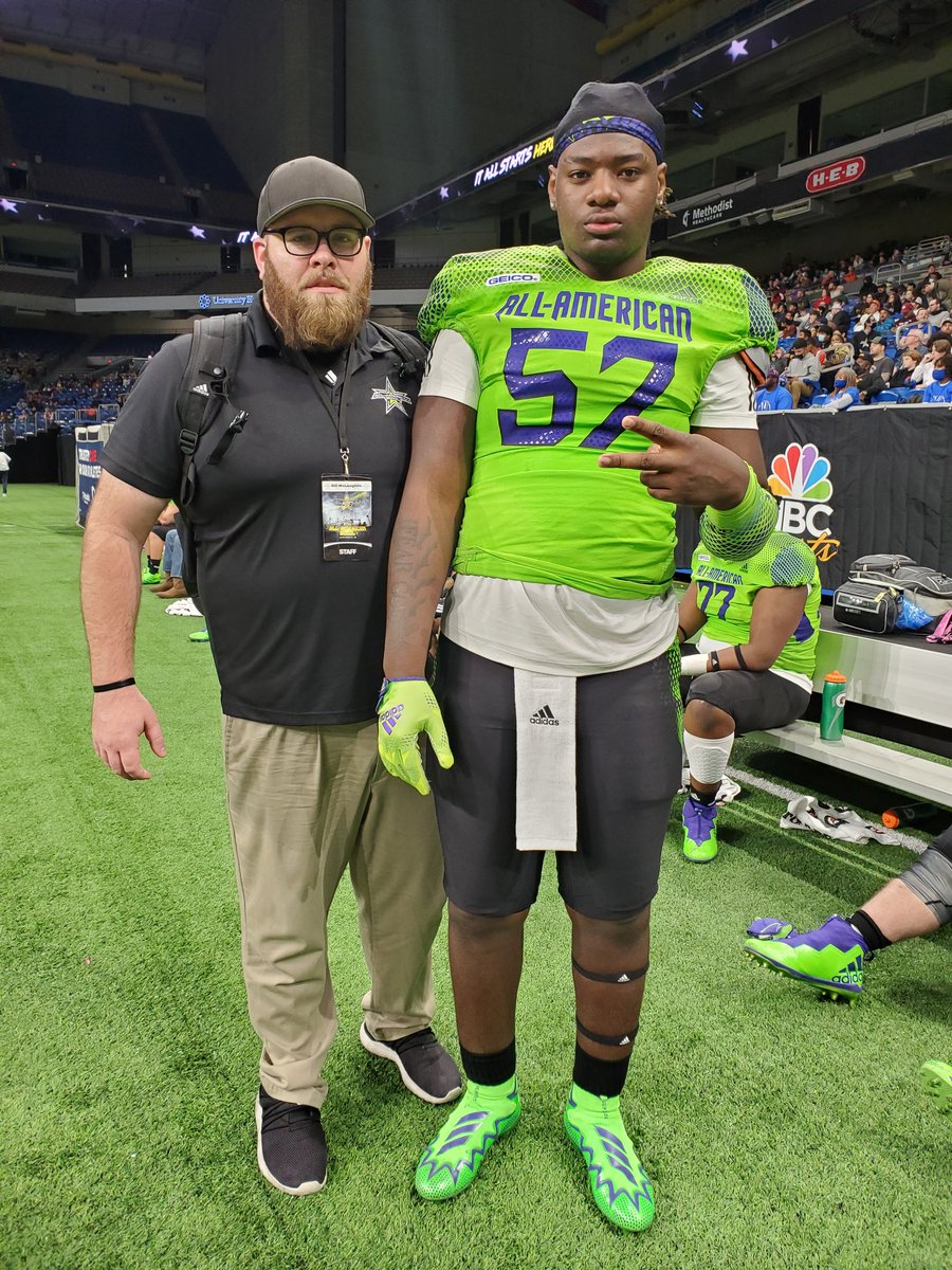 Amazing week in San Antonio at the All-American Bowl. Worked with some really awesome coaches and incredibly talented young men. Big thanks to one of the best technicians I've ever been around, @Coach_Sug for sharing his OL knowledge with me! 🐗 @AABonNBC