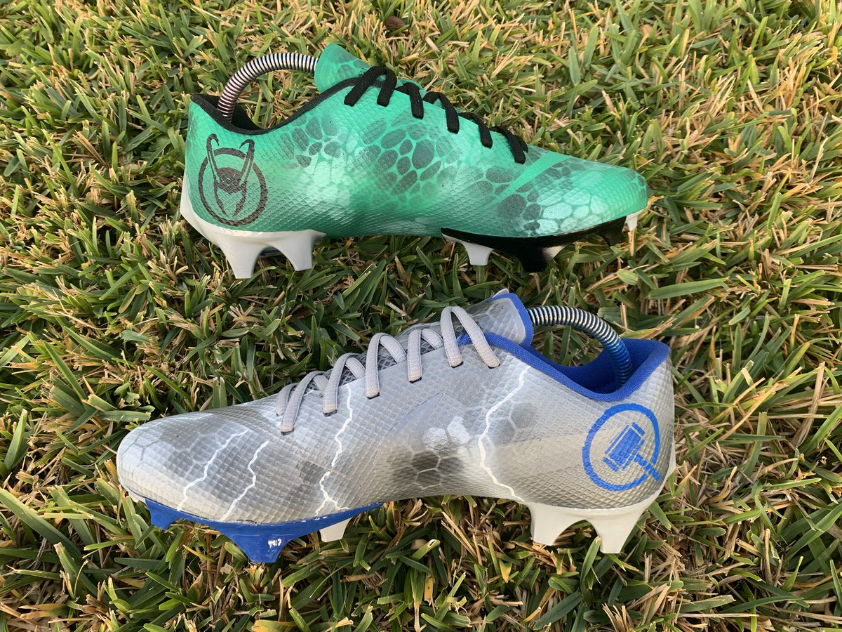 NachoShoe's tweet photo. Custom Thor and Loki themed Nike cleats.

#NachoShoe #Nike #marvel #customshoes #sneakerhead  #customkicks  #sneakeraddict #thor #loki #thunder #mischief #avengers #nikefootball #customcleats https://t.co/IRylxoNBlo