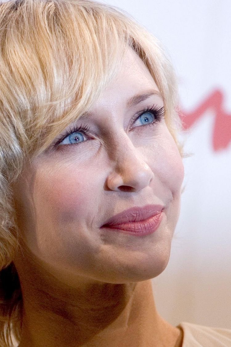 Vera Farmiga looks like a dream