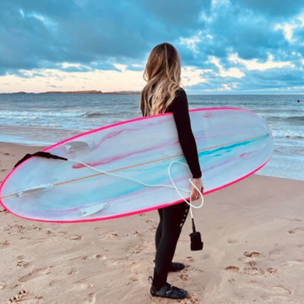 Surf_Cornwall's tweet photo. Another gorgeous gorgeous board heading into the sea.

This beauty was created by @cornishdreamsurfboards who handmakes boards in Truro. Perfect if you're looking for something unique for summer 2022!

#surfingcornwall #surfincornwall #cornwallsurfing #surfcornwall #handmadesurf https://t.co/6YGv9tPyF5