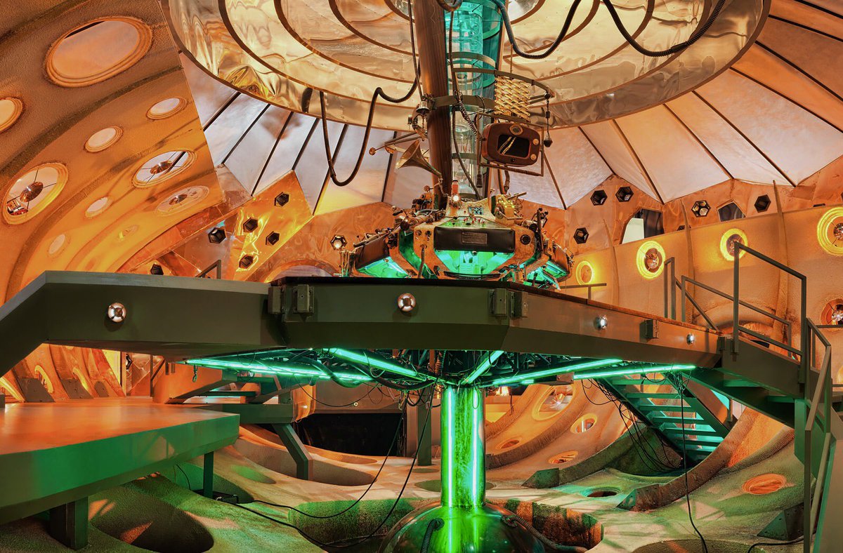 It’s a crime this TARDIS interior only lasted 2 and a half years