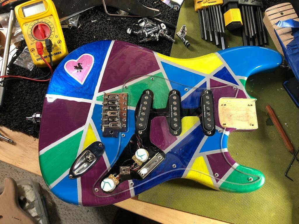 Well this is finally starting to look like a f$&@ing guitar! This is just the prototype but everything on here is top shelf! Hopefully it will be done tomorrow. #squishyguitarproject #raredisease #rarediseases #terminaldisease #hipshot #daddariofoundatio… instagr.am/p/CYjs4FHLze1/
