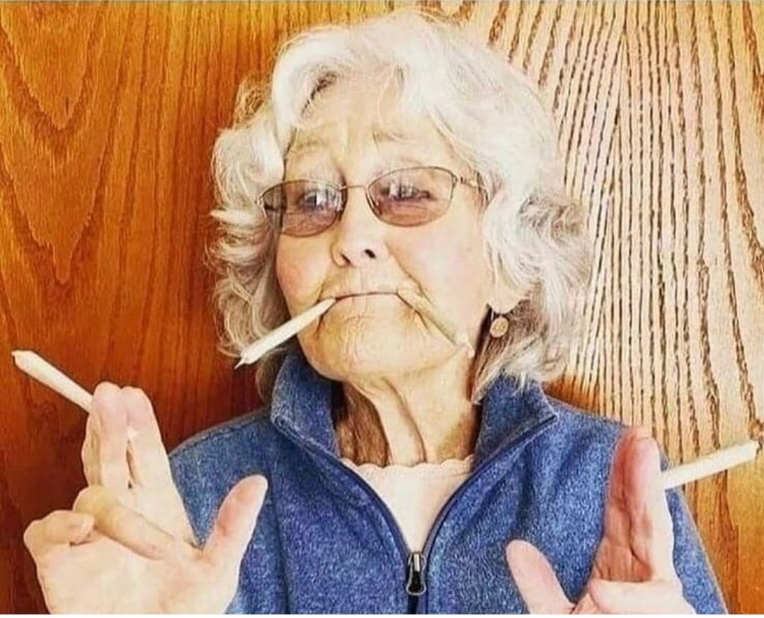 Quando tiver coroa vou continuar fumando meus baseados 🤭😂🍁