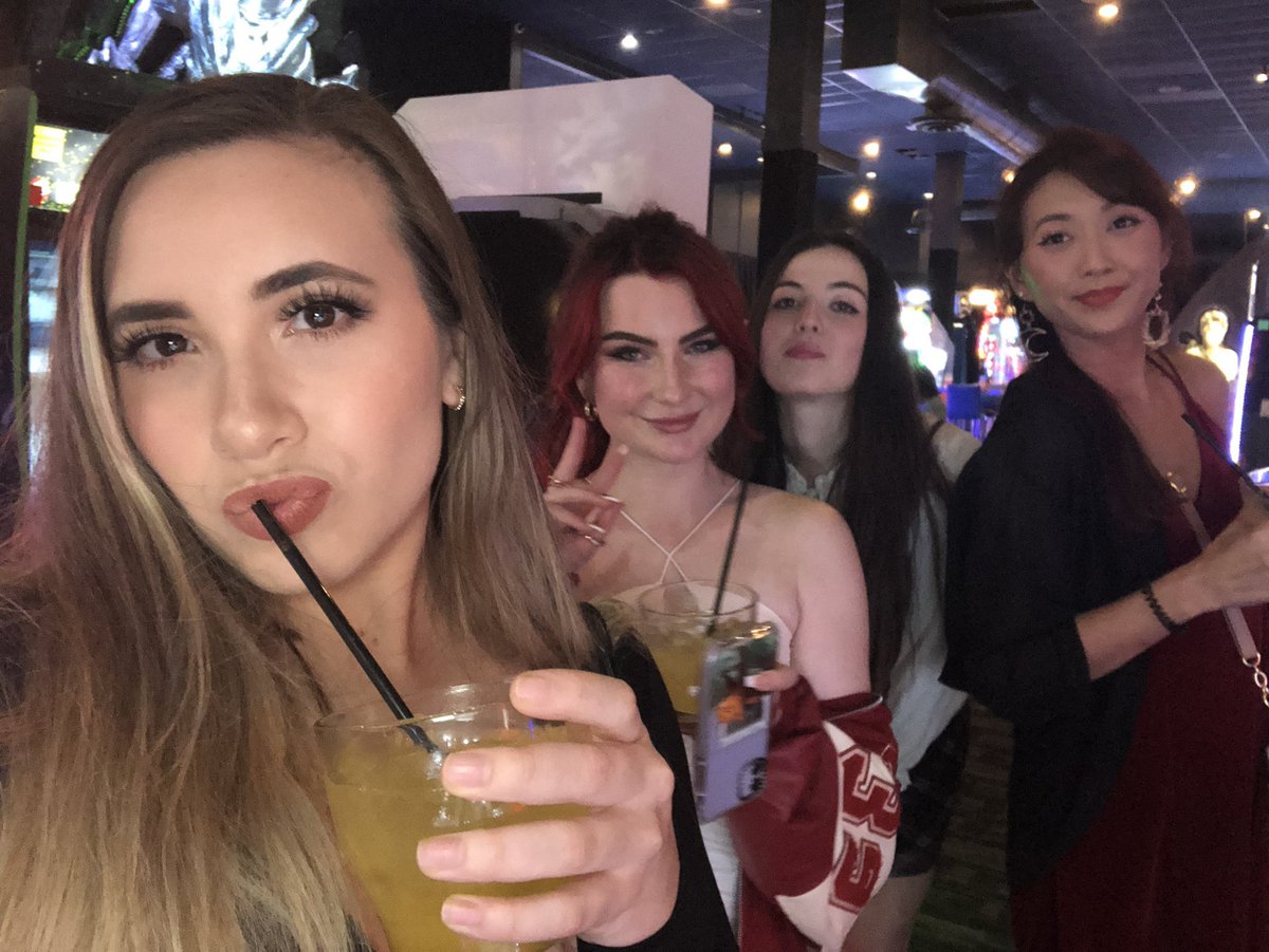 Had an amazing night at the after party with these cuties🥳🍹