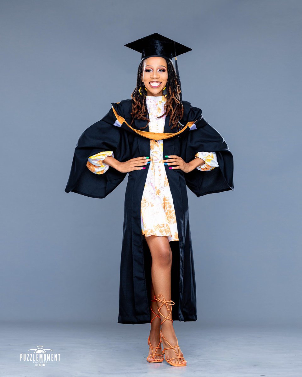 MantateQueeneth's tweet image. Go confidently in the direction of your dreams. Live the life you have imagined. ~Henry David Thoreau

#FirstGenerationGraduate #Psychology #She 

📸 @puzzlemoment_