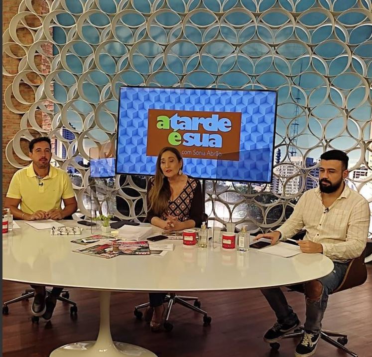 Voltamos ao vivo a todo vapor!!! Lembrando que Felipeh Campos e Vladimir Alves infelizmente testaram positivo nesta segunda para Covid, eles estão bem e assintomáticos. #redetv #vladimiralves #felipehcampos #thiagorocha #brunotalamo