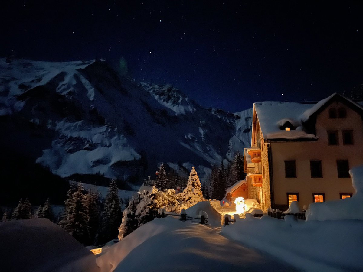 helialpin's tweet image. -14° ✨✨✨🌒✨✨✨#KolmSaigurn #lifeisgoodinthemountains #IntoTheWild