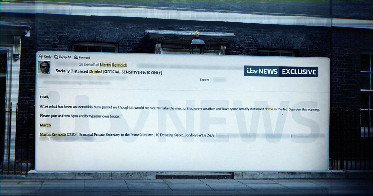 MirrorBreaking_'s tweet photo. BREAKING Bombshell e-mail that invited 100 No10 staff to 'BYOB' drinks party in first lockdown
https://t.co/3UfhK643Iy https://t.co/Y8Ul5DRnz3