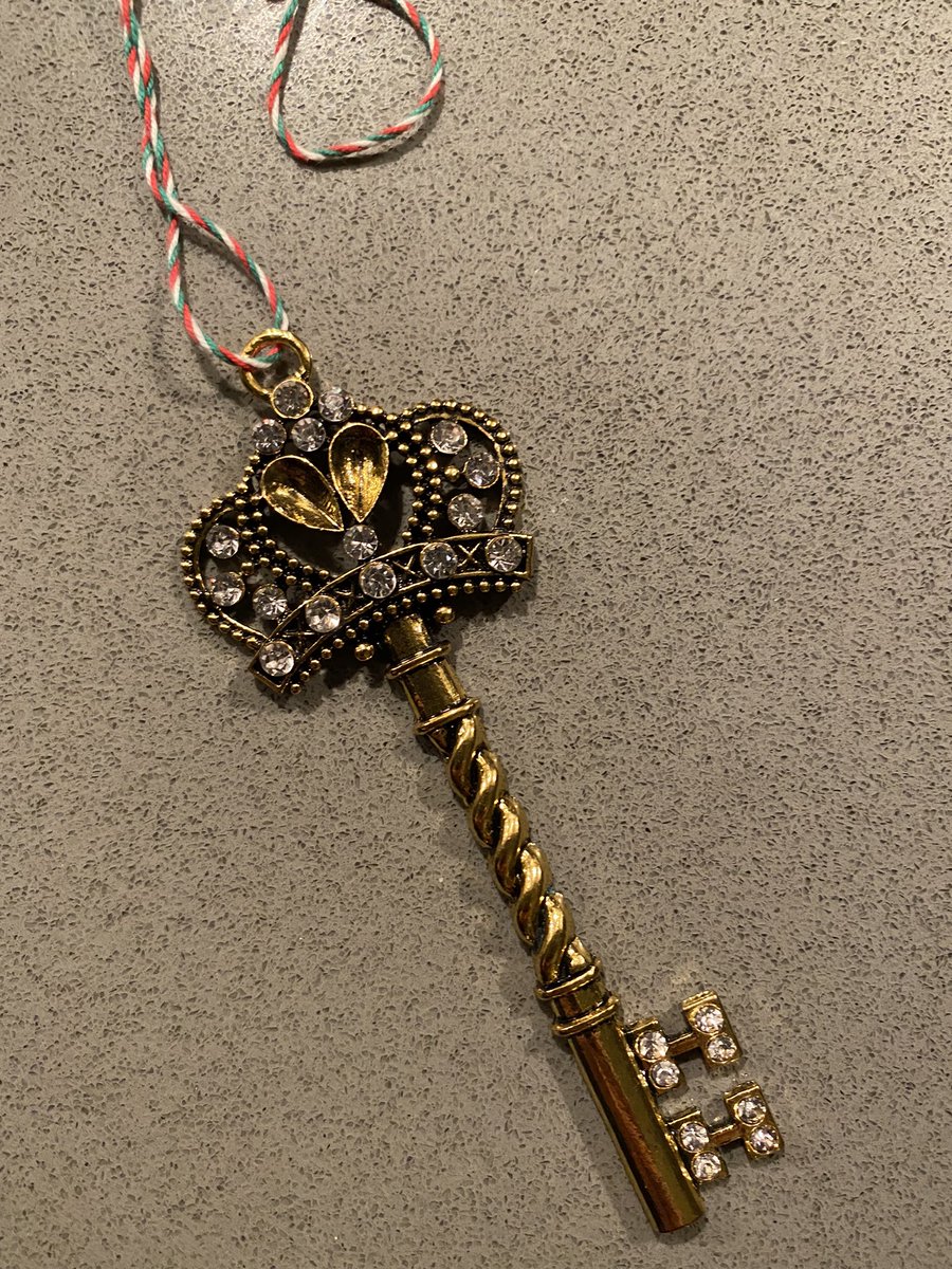UniofHertsDVC's tweet photo. @se1 Found this on discarded Christmas tree on #RoupellSt - might be special for someone? Can you RT please :-) https://t.co/vttLgigNO9
