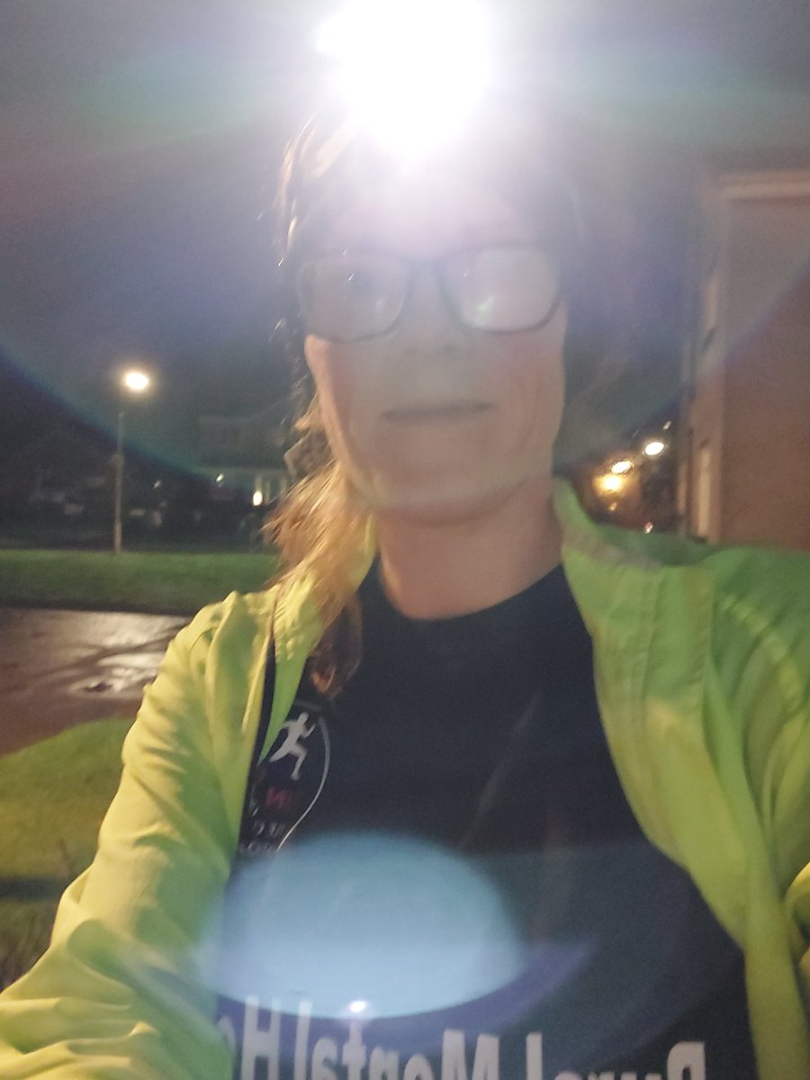 bellerina12's tweet photo. Terrible picture, not a selfie person! But a great run out this evening adding the miles to #TeamScotland 🏴 for @_Run1000. Good to get away from the desk and not think about #EHCs #AHR and all things #exports! Also testing out the new headtorch for #orienteering🏃♀️ #Teamvet 👍💜 https://t.co/YBnrN13Wyi