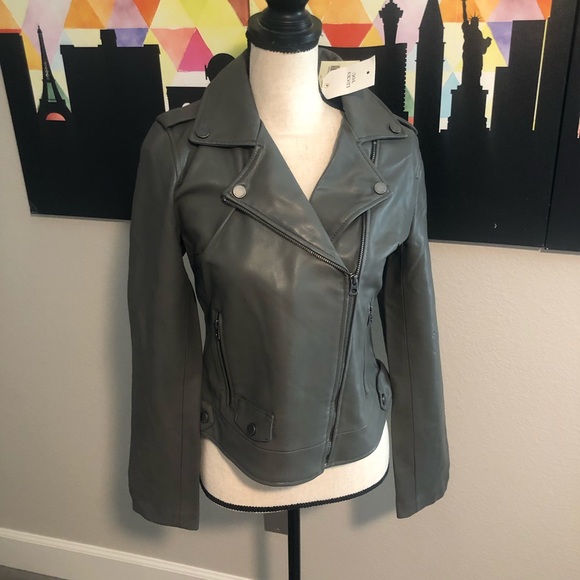bebestylesu's tweet photo. So good I had to share! Check out all the items I'm loving on @Poshmarkapp #poshmark #fashion #style #shopmycloset #luckybrand #jojosiwa #colsie: https://t.co/Ah2CUVAuyx https://t.co/zqYRQxGP0l