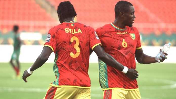 FootAfro's tweet photo. #CAN2022 Groupe B : La Guinée Conakry s’impose 1-0 face au Malawi grâce au but de Issiaga Sylla. 
#Guinee #GUIMLW #CAN2021 #CANTotalEnergies2021 https://t.co/U1B5jPdOL3