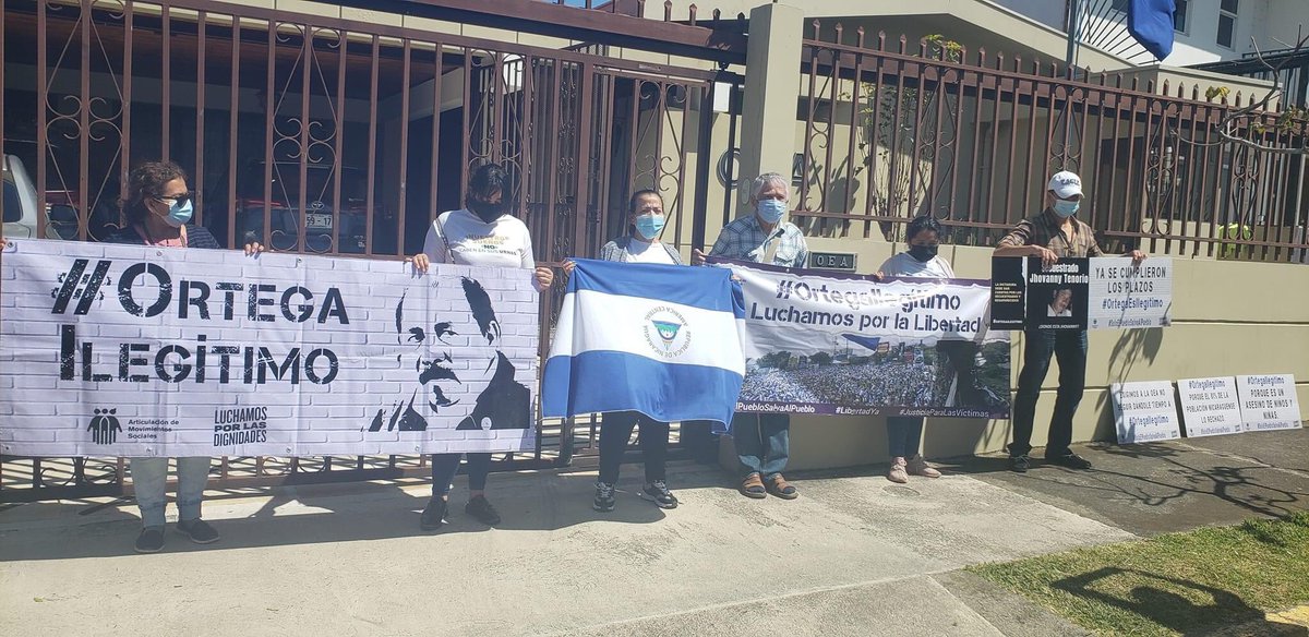 agenda_propia's tweet photo. 🟢 La @ArticulacionNic realizó un plantón esta mañana frente a la sede de la #OEA en San José, Costa Rica. Demandan a @Almagro_OEA2015 , para que termine su complacencia con la dictadura.
#OrtegaIlegítimo
📸 Cortesía https://t.co/SJnaSdX8TK