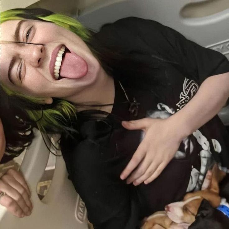 packcreatorbr's tweet image. billie eilish green pack