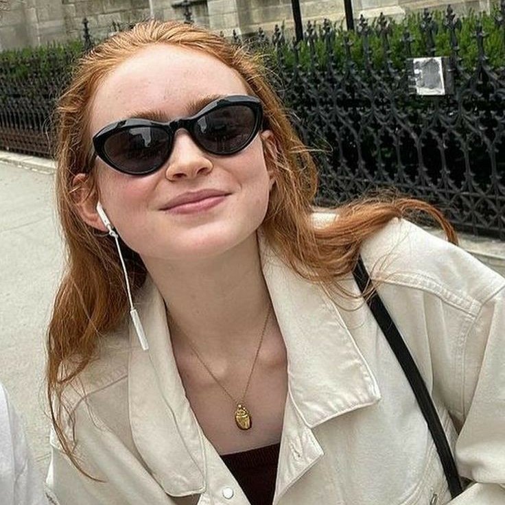 packcreatorbr's tweet image. sadie sink beige pack