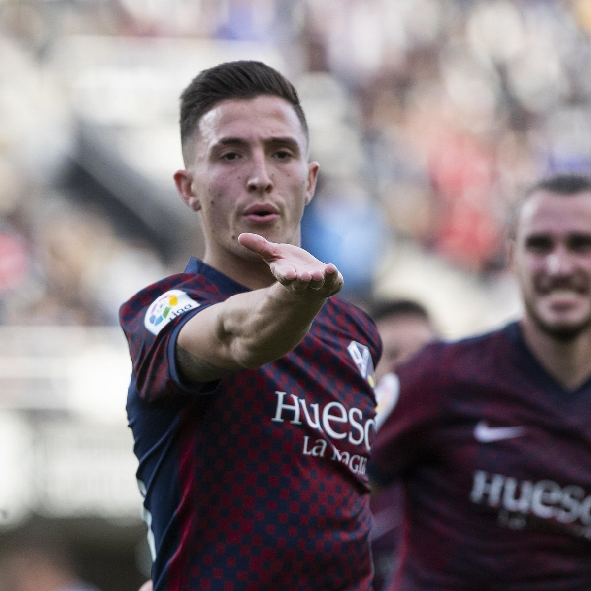 SDHuesca's tweet photo. 🥳⚽️⚽️ ¡Queremos celebrar el doblete de 𝘿𝙖𝙣𝙞 𝙀𝙨𝙘𝙧𝙞𝙘𝙝𝙚 sorteando su camiseta firmada!

¿La quieres? 🎁 ⁉️

1⃣ Sigue a @SDHuesca 
2⃣ Haz RT a esta publicación.
3⃣ Menciona a dos amigos en las respuestas. 

🍀 ¡Suerte! Tienes hasta el viernes a las 20:00 para participar. https://t.co/V2BV8EsGSF