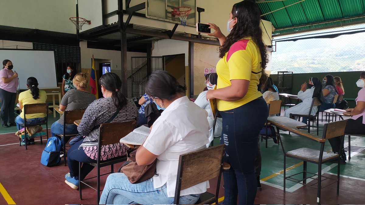 Reunión de directores y supervisores Cárdenas. Zet.
@MPPEDUCACION <a href="/charlychaves/">Charly Rojas Chaves</a> @ClifpC  <a href="/01Ptmstachira/">PTMSTACHIRA</a> <a href="/deportezet/">Coord. Deporte ZET</a> @ZonaEducTachira <a href="/Circuitoseduzet/">Coord. CircuitosEducativosZET</a> <a href="/BolivarianasZET/">Erika Varela Sayago Escuelas Bolivarianas</a> <a href="/Crazet2011/">Crazet2011</a> <a href="/cracardenas/">CRACARDENAS</a>   @SPETachira <a href="/culturatchira1/">cultura_táchira</a> <a href="/_LaAvanzadora/">Yelitze Santaella</a> <a href="/Crazet2011/">Crazet2011</a> <a href="/DRCEE_Tachira/">CRA - DRCEE Táchira ZE</a>