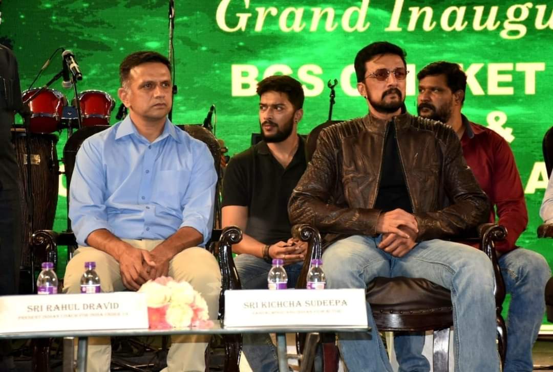 SUDEEPism_'s tweet photo. Happy Birthday to the wall of cricket Rahul Dravid Sir 🙌 Keep inspiring us and keep guiding our youngsters 
Waiting for your Biopic 🤞😉
#HappyBirthdayRahulDravid #RahulDravid 
@KicchaSudeep #VikrantRona https://t.co/CfvQzHW9Hl