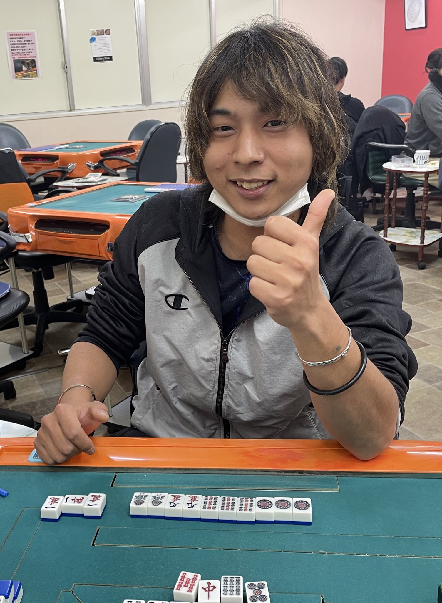 麻雀フラワー 最近フリーデビューをした谷口君 清老頭上がりました おめでとう 麻雀フラワー フリーデビュー 初心者歓迎 東海市 雀荘 T Co H0czxl4byf Twitter