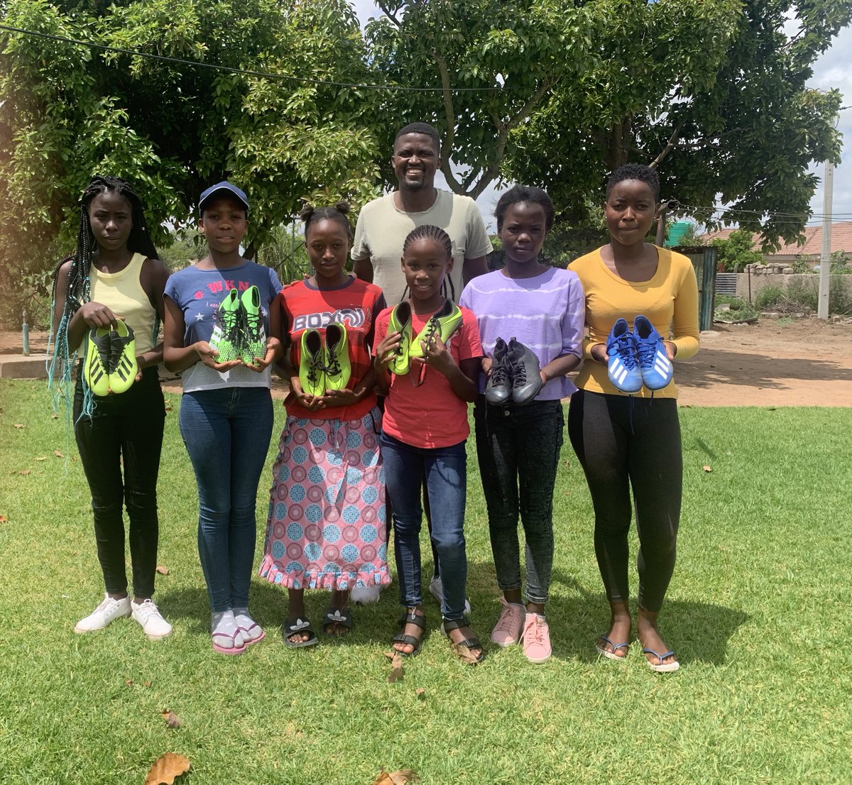 ChebengC's tweet image. Delivered some soccer cleats to Farmgirls United. A girls team located in the village of Moletjie-Ga Mabiloane.

Love their motto - “We are capable and we believe.”

Future Stars ✨⭐️

@UVF2016 @LeboMoloto22 @SimplyCarol8 @Banyana_Banyana