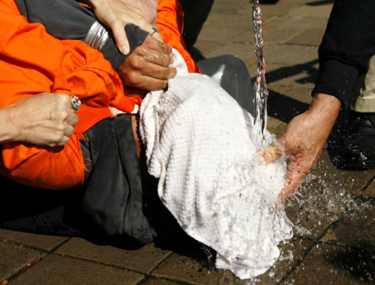 MlqSH's tweet photo. „Das hast du davon Menschenrechte nicht zu akzeptieren“.... 

#GITMO20 https://t.co/L5R4vO8rwj