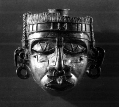 Se cumplieron 90 años deldescubrimiento del tesoro de la Tumba 7 de Monte Alban. El 9 de enero de 1932, el arqueólogo Alfonso Caso Andrade ingresó por primera vez a ese espacio mortuorio, marcando para siempre el devenir de la arqueología y el patrimonio de México.