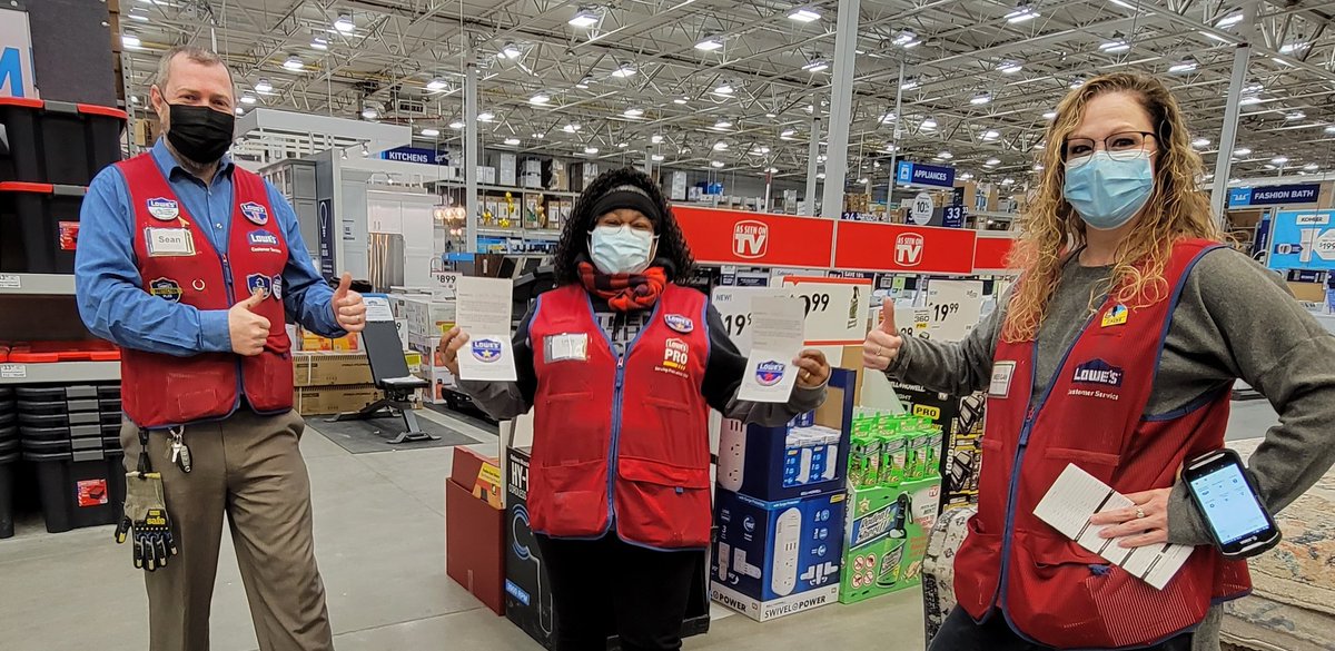 Celebrating Awesome Customer Service with Pro Cashier Loretta in 2372!  And in a first for Saugus, Loretta earned her Gold Service Star!  Great job Loretta!! 🎊⭐️👏👍⭐️🎉 <a href="/Bracken73P/">KevinPBracken73</a> @SanjaPHopper <a href="/SaugusLowes/">Saugus Lowes 2372</a> <a href="/SaugusLowes2372/">Lowe’sTeamSaugus#2372</a>