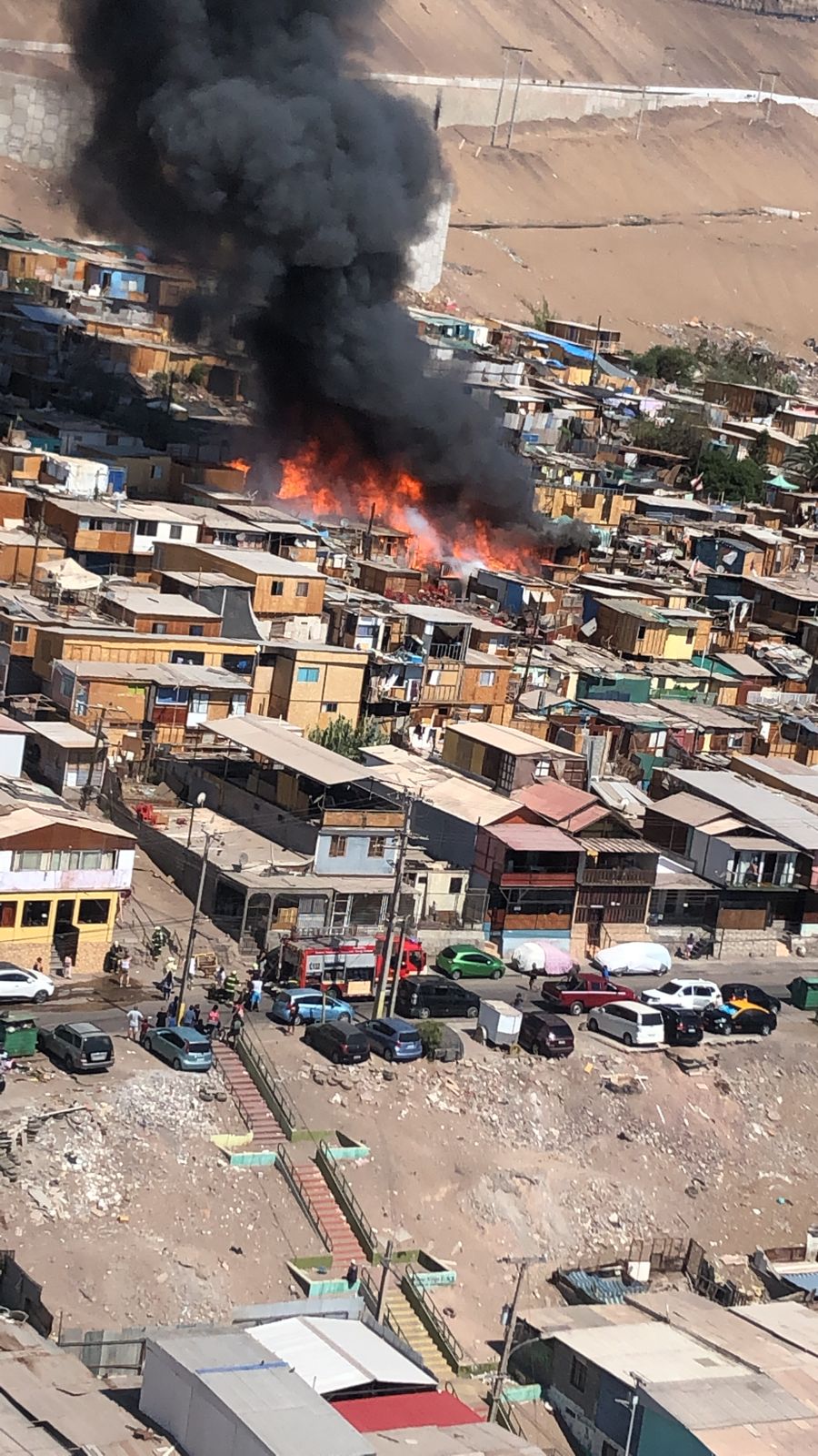 Chile: un enorme incendio en Iquique arrasó con más de 100 viviendas y dejó 400 damnificados