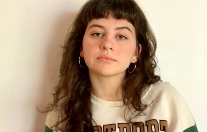 lucianarcvvvv's tweet photo. Hola caracolas. Soy Luciana, tengo 14 y soy de Perú. Conocí a Joana en octubre del 2021 por su canal de yt, pero recién en noviembre empecé a leer sus libros. Me gustaría integrarme más al fandom. Síganme para ser mutis, den rt y fav porfa <3
#integraciontresista https://t.co/ny4CFzTawY