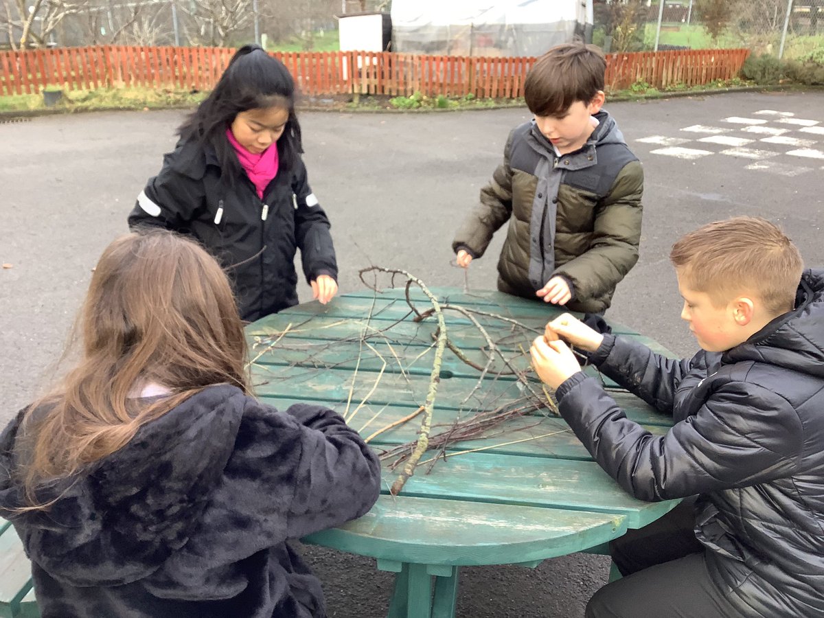 Mrs Mitchell tweet media