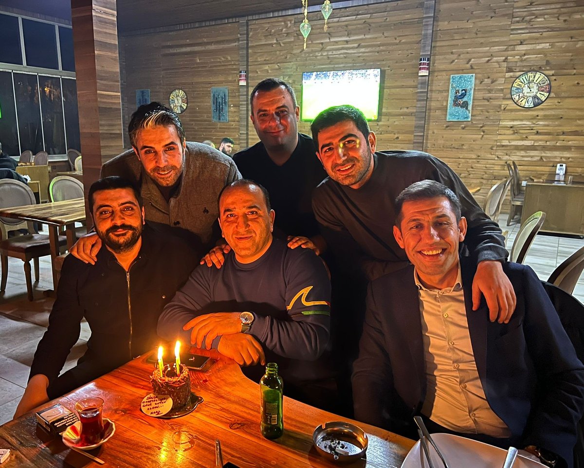 İnsanın Kaybetmeyi Göze Alamayacak Kadar Az Dostları olmalı...<a href="/zekai_altunhan/">Zekai Altunhan</a> <a href="/AkbozFerhan/">Ferhan Akboz🇹🇷</a> <a href="/tokur_veysi/">veysi_tokur</a> <a href="/selahattin_212/">selahattin 🟢 🇹🇷</a> <a href="/Duman78H/">MUHARREM DUMAN🇹🇷</a>