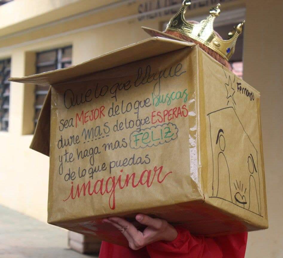 DrPayaSonrisaPy's tweet photo. Visita Paya Reyes Mágicos con nuestros pequeños valientes del Hospital Materno Infantil de Fdo de la Mora 🌟👑 generando ilusión y fantasía con cada regalo entregado 🎁💕

Seguimos con más Reyes de las Sonrisas en todo Enero 🚍💗👑 https://t.co/oFCzDckG8f