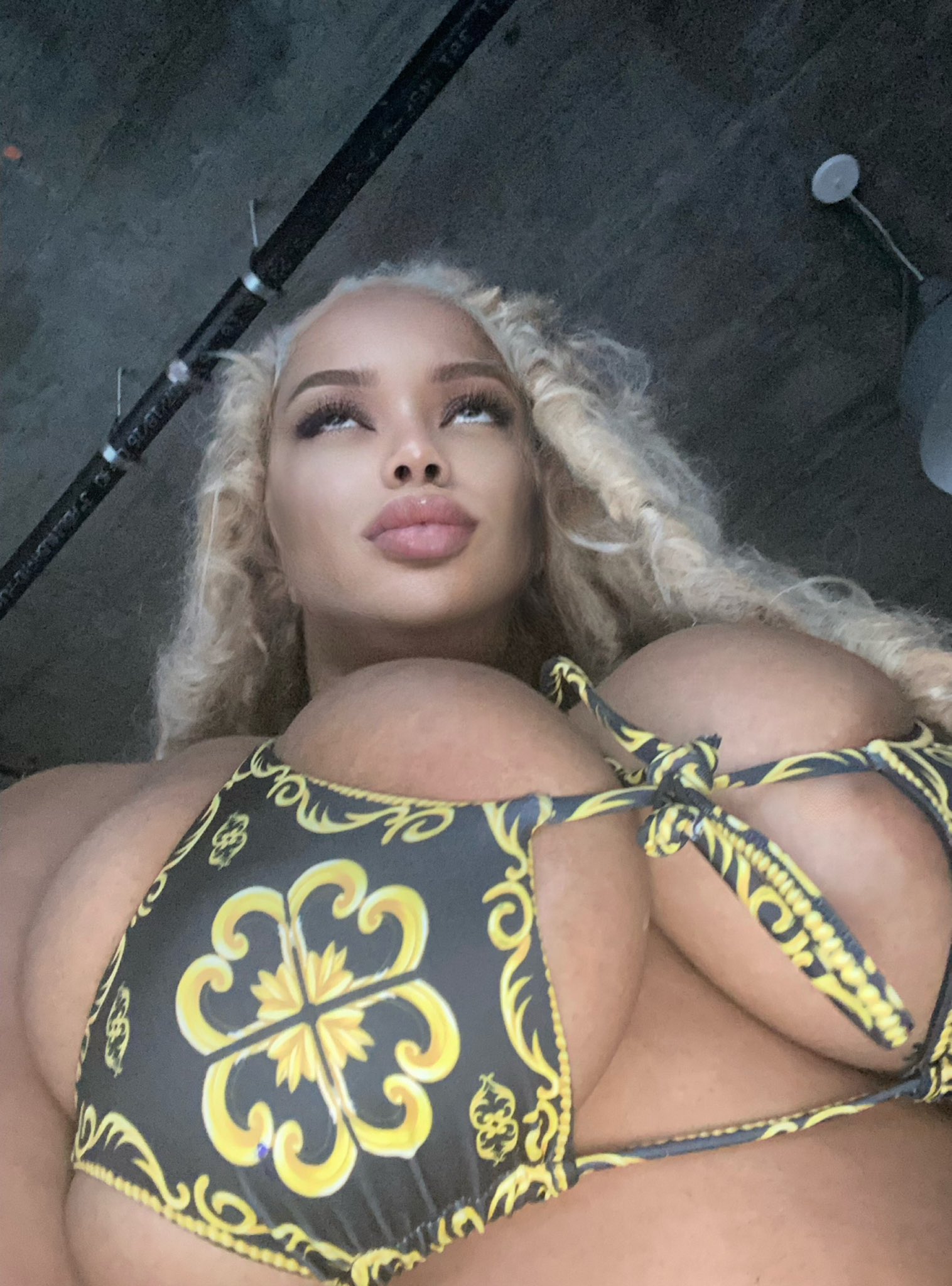 TW Pornstars - 1 pic. ☿ 🅼🅰🆆🆄. Twitter. Went lighter 👱🏽‍♀️. 8:24 PM -  10 Jan 2022