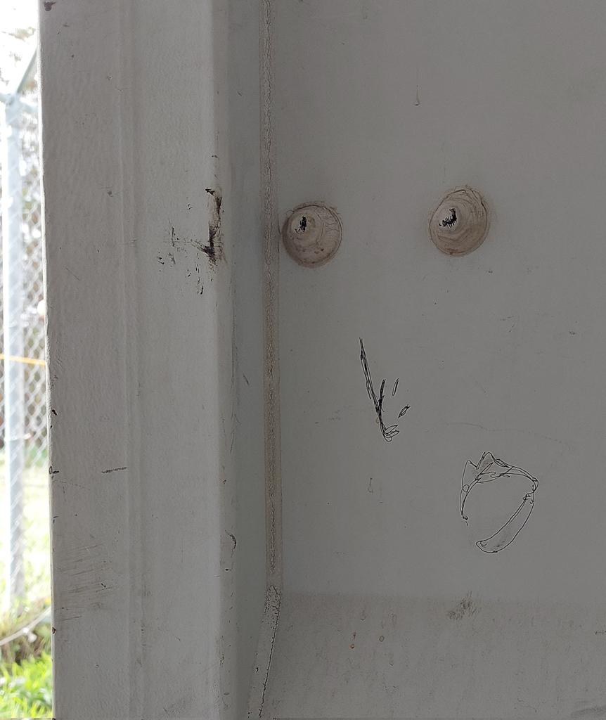 chiefdnteeth's tweet image. My company for lunch today will NOT shut the fuck up. #imaginaryproblems #jobsitephotos  #lunchtime