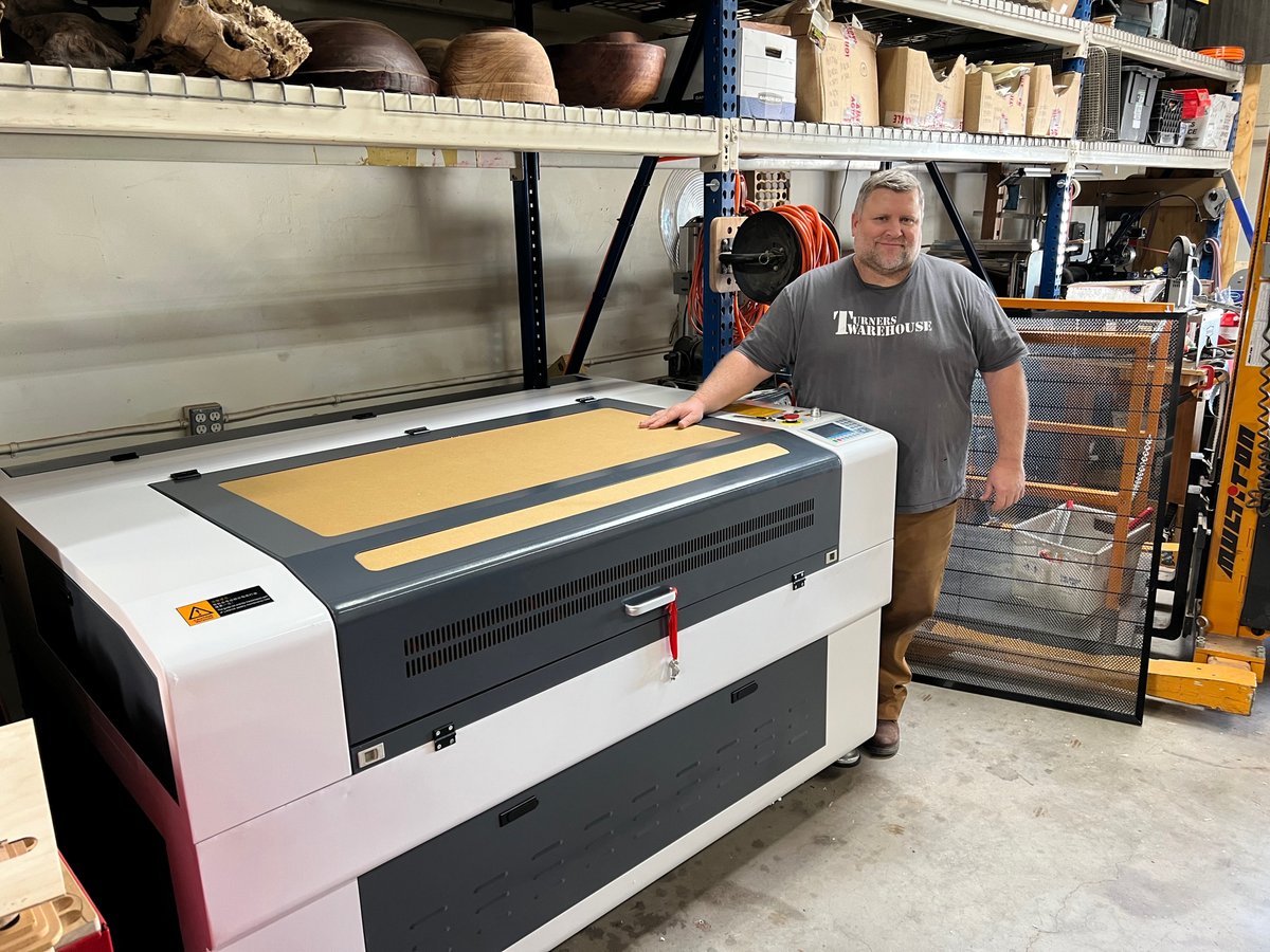 Mondays are always busy days in the shop as we pack and send out orders, but today we are also unpacking a new machine! 
#schimmelshop #turnerswarehouse #shoptools #busymonday #woodshop #woodturning #makestuff
#lathelife