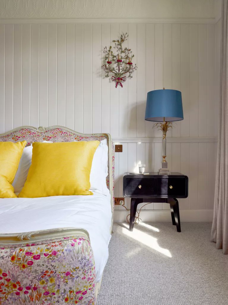 hammersmithteam's tweet image. Subtle and simple is a good way to go when updating a bedroom's carpeting. #homeinspo #renovate  cpix.me/a/136701333
