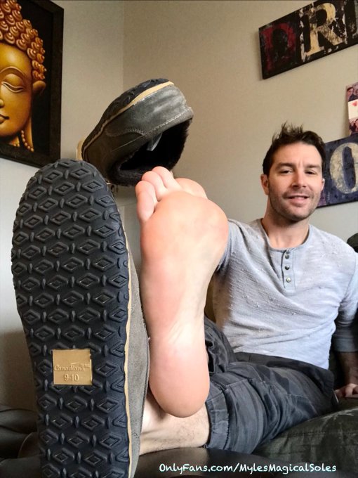 When you go barefoot in soft, warm, fuzzy slippers for 6 hours 😌 https://t.co/lEja7vhsuM<a href="/tag/malefeet"class="tags"><span>#malefeet</span></a><a href="/tag/malefeetworship"class="tags"><span>#malefeetworship</span></a><a href="/tag/malesoles"class="tags"><span>#malesoles</span></a><a href="/tag/malefootworship"class="tags"><span>#malefootworship</span></a>