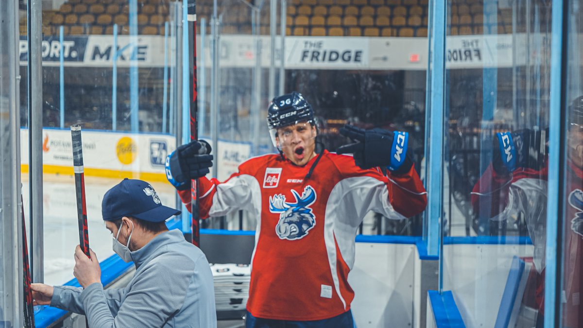 ManitobaMoose's tweet photo. Nelson Nogier energy only today pls. https://t.co/5XhE10p9pC