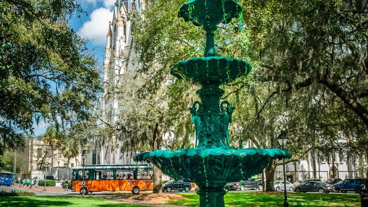 Here are 10 reasons why Savannah should be at the top of your 2022 travel list! bit.ly/3temnHa
