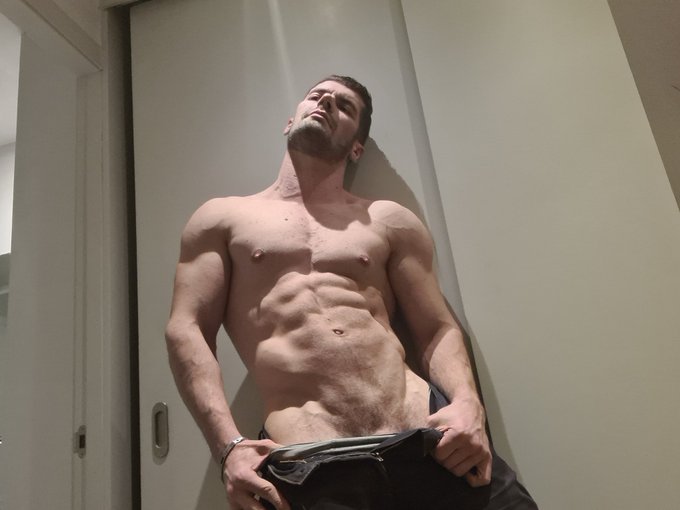 Front or back?  https://t.co/49xFcm29TS https://t.co/o7XoIIC9wY